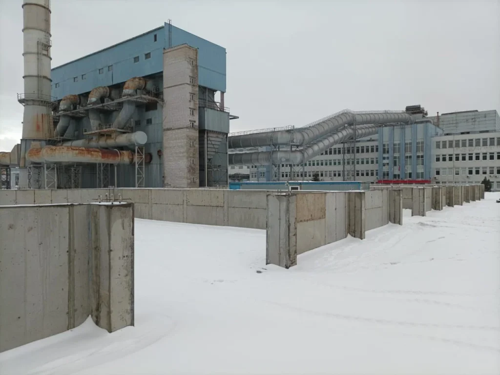 ООО «ТФЗ» — Тихвинский ферросплавный завод Холодный склад сырья при заводе · 1 300 м² — фото 1